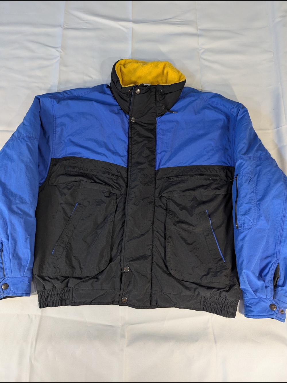 Levi's Mountain Wear 1990s Vintage Men's Blue and Black Insulated Winter Jacket